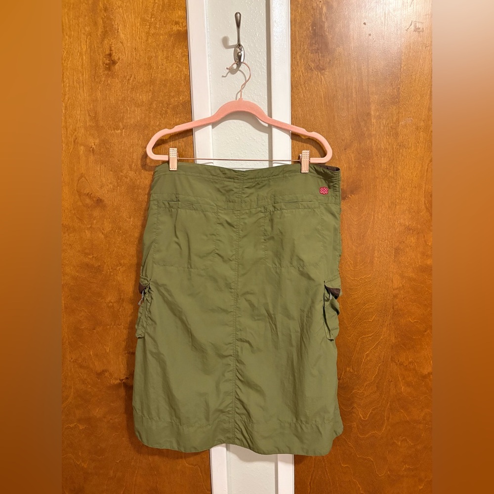 Women’s Green Sherpa Hiking Skirt - Picture 3 of 10